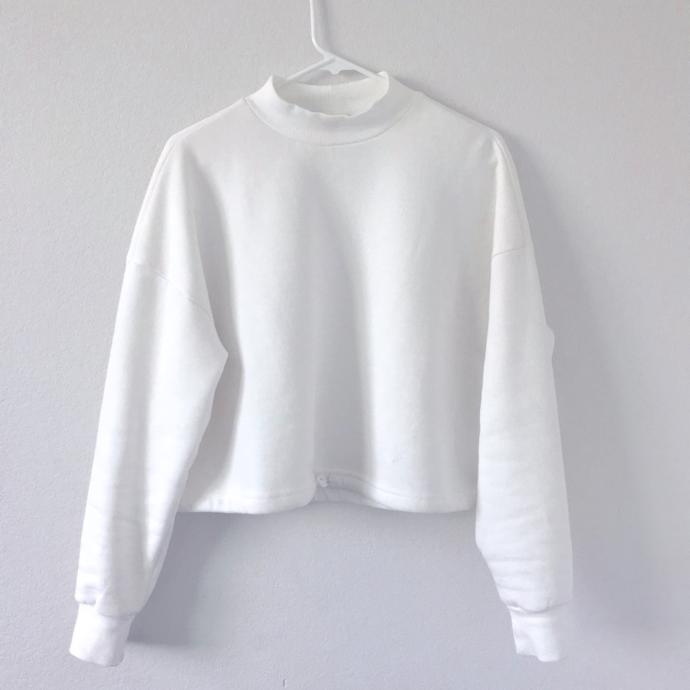 *BRAND NEW* White Cropped Sweatshirt